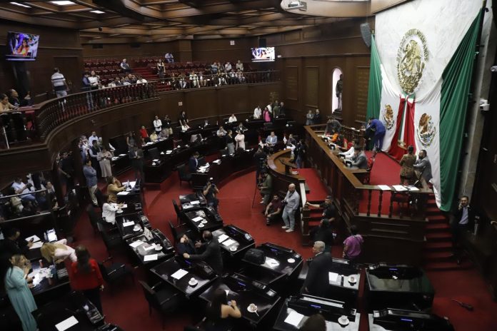 Congreso de Michoacán aprueba renuncia de Adrián López Solís y lanza convocatoria para elegir nuevo Fiscal Congreso de Michoacán aprueba renuncia de Adrián López Solís y lanza convocatoria para elegir nuevo Fiscal