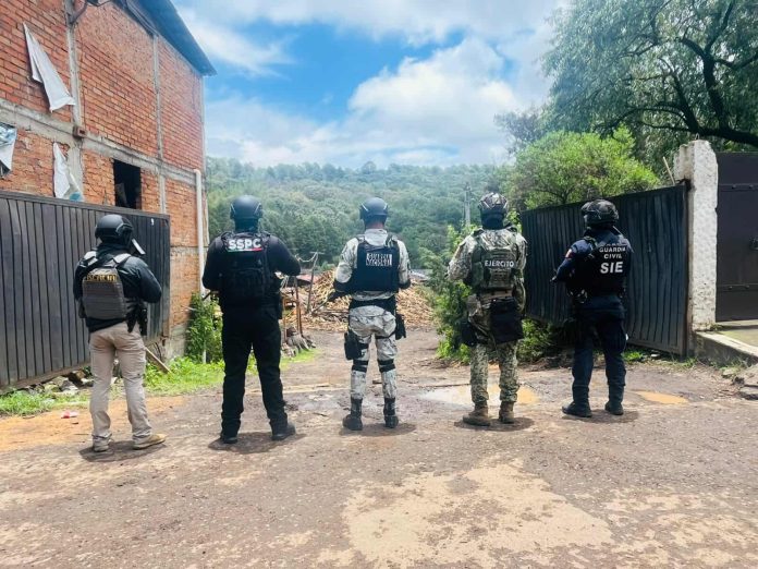 Detienen a 2 presuntos extorsionadores tras operativo interinstitucional en Morelia Detienen a 2 presuntos extorsionadores tras operativo interinstitucional en Morelia