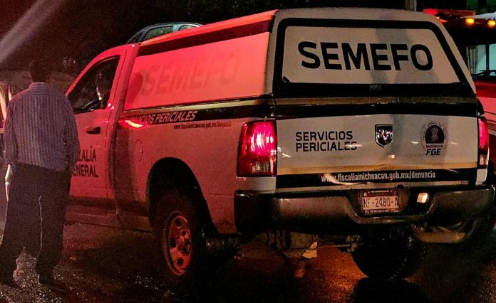 Maniatado y baleado localizan cadáver en la colonia Ferrocarril de Apatzingán Maniatado y baleado localizan cadáver en la colonia Ferrocarril de Apatzingán