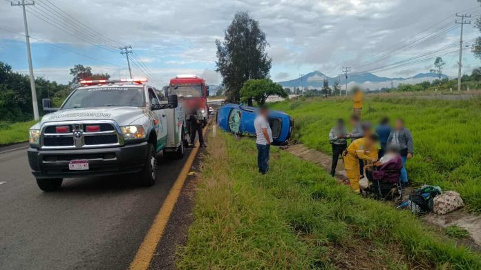 Volcadura vehicular deja 4 mujeres lastimadas en la Morelia-Pátzcuaro