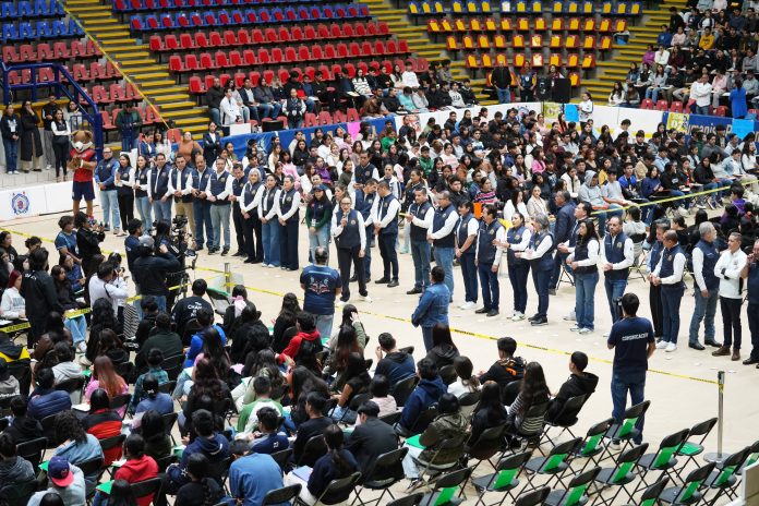 Participan 1 mil 700 aspirantes en el segundo examen de admisión a la UMSNH