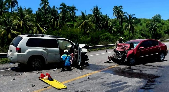 Fatal choque en la autopista Siglo XXI, deja dos personas sin vida y otra lesionada Fatal choque en la autopista Siglo XXI, deja dos personas sin vida y otra lesionada
