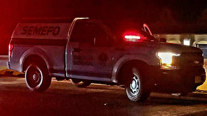 Asesinan a dos hombre frente a las letras monumentales de Apatzingán