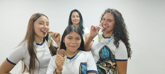 Tras 11 años, voleibol de playa nicolaita rompió con sequía de medalla en Universiada Nacional