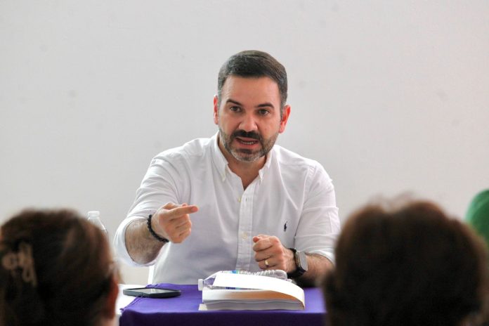 Yankel Benítez y vecinos de Lomas del Valle, acuerdan jornada de trabajo integral Yankel Benítez y vecinos de Lomas del Valle, acuerdan jornada de trabajo integral