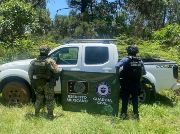 SSP y Defensa aseguran cargadores y municiones, en Apatzingán