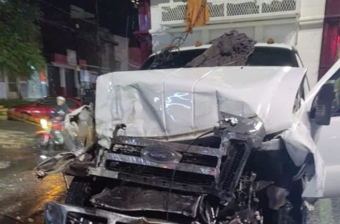 Brutal choque deja 3 lesionados, en la Calzada Benito Juárez de Uruapan Brutal choque deja 3 lesionados, en la Calzada Benito Juárez de Uruapan