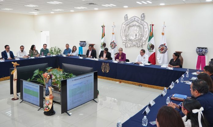 Yarabí Ávila y directivos trazan ruta para reforzar y fortalecer el Bachillerato Nicolaita Yarabí Ávila y directivos trazan ruta para reforzar y fortalecer el Bachillerato Nicolaita