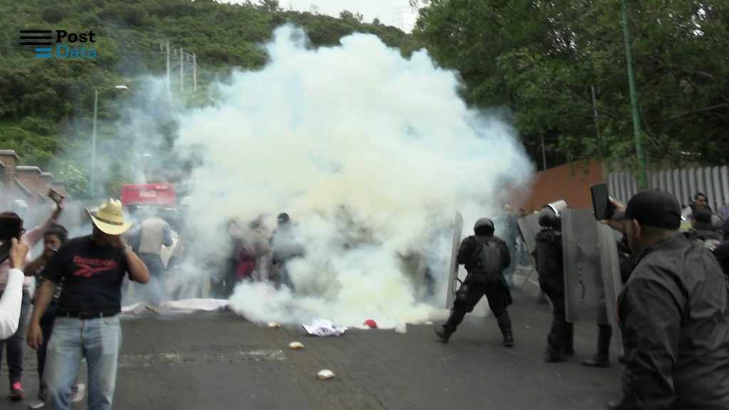 Desalojan con gas lacrimógeno y empujones a manifestantes en el Ramal Camelinas