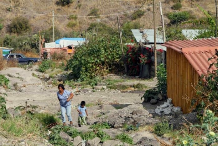 En condición de pobreza, 48% de la población de Michoacán: INEGI
