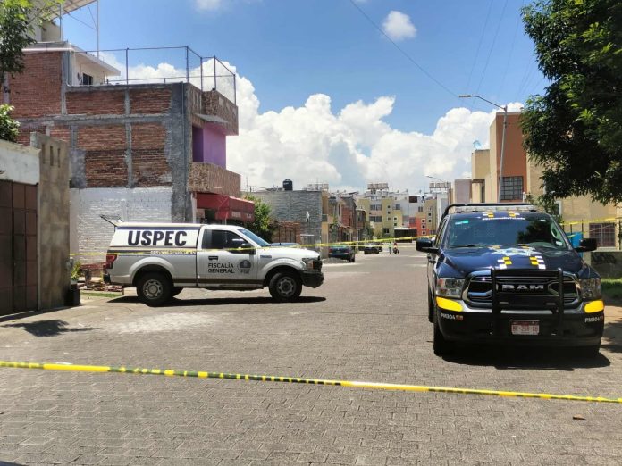 Hombre es asesinado en la entrada de un domicilio en Villas del Pedregal Hombre es asesinado en la entrada de un domicilio en Villas del Pedregal