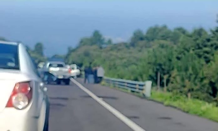 Abandonan a un asesinado en carretera Zacán