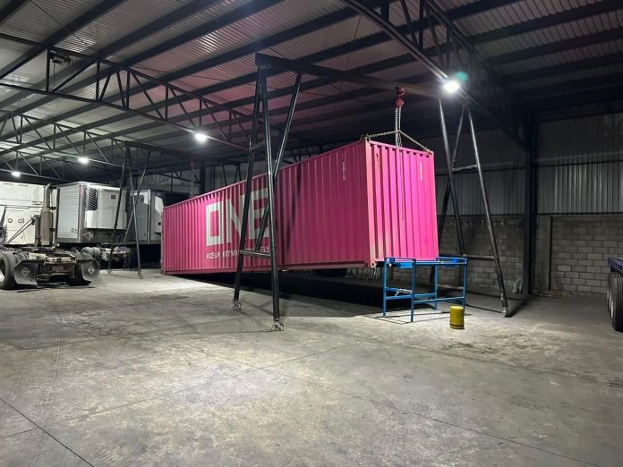 FGE catea bodega al norte de Morelia y asegura vehículos robados en la autopista Siglo XXI