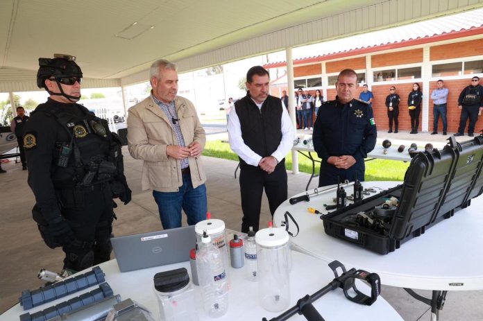 Bedolla verifica equipo especializado antibombas de la Guardia Civil Bedolla verifica equipo especializado antibombas de la Guardia Civil