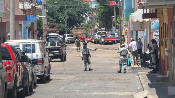 Tras reporte de disparos, policías encuentran jaguar asesinado y dos explosivos, en Jacona Tras reporte de disparos, policías encuentran jaguar asesinado y dos explosivos, en Jacona