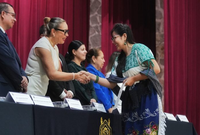 La Universidad Michoacana es grande, es fuerte y se defiende sola: Yarabí Ávila La Universidad Michoacana es grande, es fuerte y se defiende sola: Yarabí Ávila