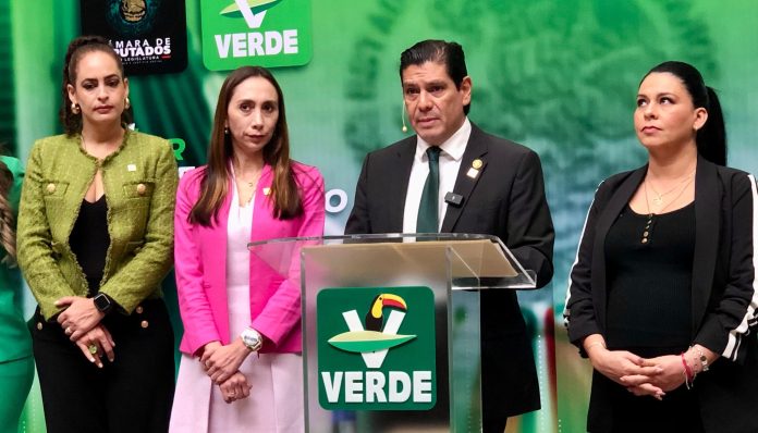 Rinde primer informe de labores, el diputado federal Ernesto Núñez Rinde primer informe de labores, el diputado federal Ernesto Núñez