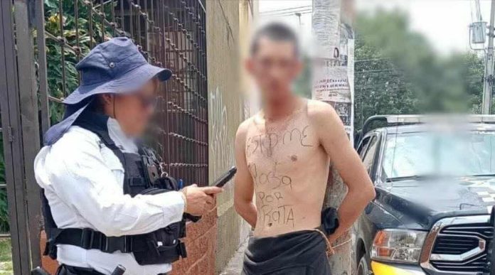 Presunto ladrón es atado a poste en la colonia Villas del Pedregal Presunto ladrón es atado a poste en la colonia Villas del Pedregal
