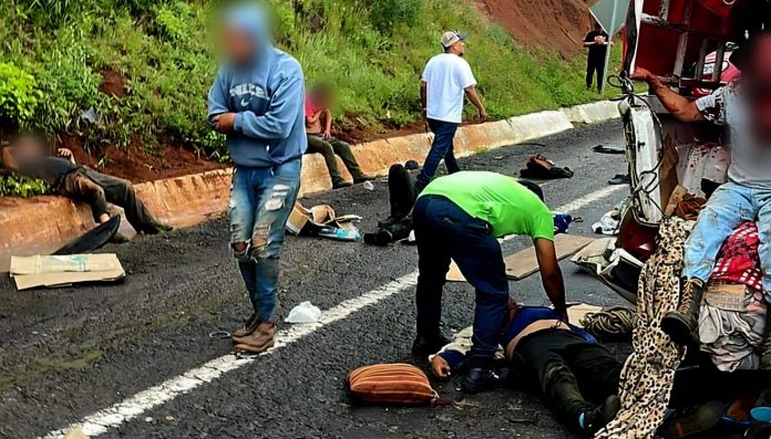 Fatal choque vehicular en la Siglo XXI deja un muerto y siete heridos Fatal choque vehicular en la Siglo XXI deja un muerto y siete heridos