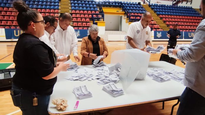 Emplaza SUEUM a huelga a la Universidad Michoacana por violación a 36 cláusulas del Contrato Colectivo de Trabajo Emplaza SUEUM a huelga a la Universidad Michoacana por violación a 36 cláusulas del Contrato Colectivo de Trabajo