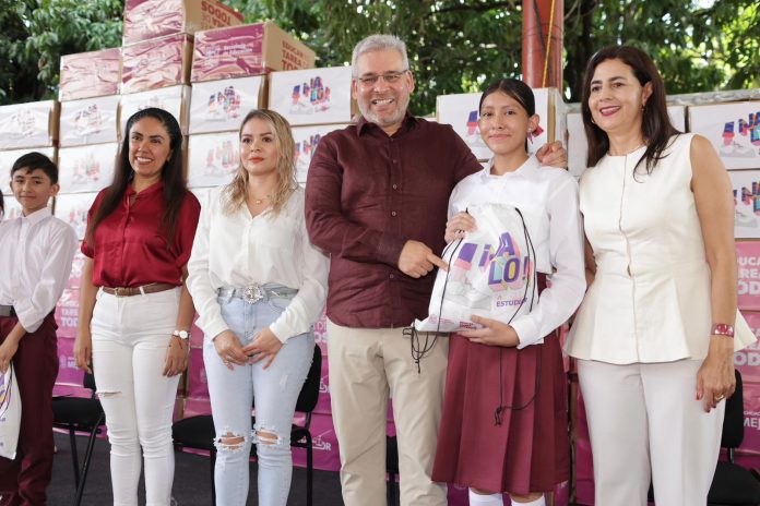 Arranca Bedolla tercera dotación de tenis a estudiantes de secundarias Arranca Bedolla tercera dotación de tenis a estudiantes de secundarias