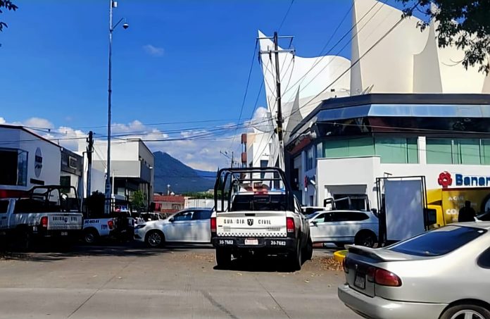 Reporte de sujeto armado en banco de Uruapan genera operativo en la zona Reporte de sujeto armado en banco de Uruapan genera operativo en la zona