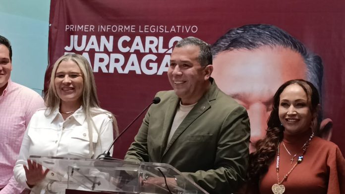 Juan Carlos Barragán, presume 137 iniciativas en su primer año como diputado Juan Carlos Barragán, presume 137 iniciativas en su primer año como diputado