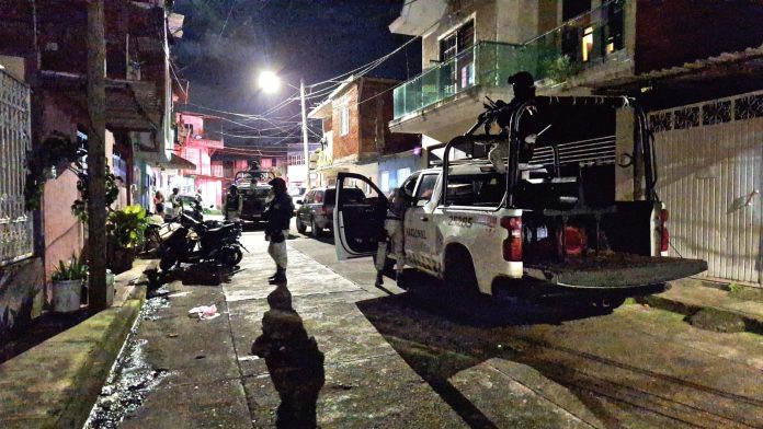 Reporte de agresión armada moviliza a policías y GN, en la colonia Vicente Guerrero