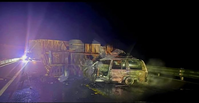 Fuerte accidente en carretera Zacapu-Panindícuaro deja un muerto y tres vehículos calcinados Fuerte accidente en carretera Zacapu-Panindícuaro deja un muerto y tres vehículos calcinados