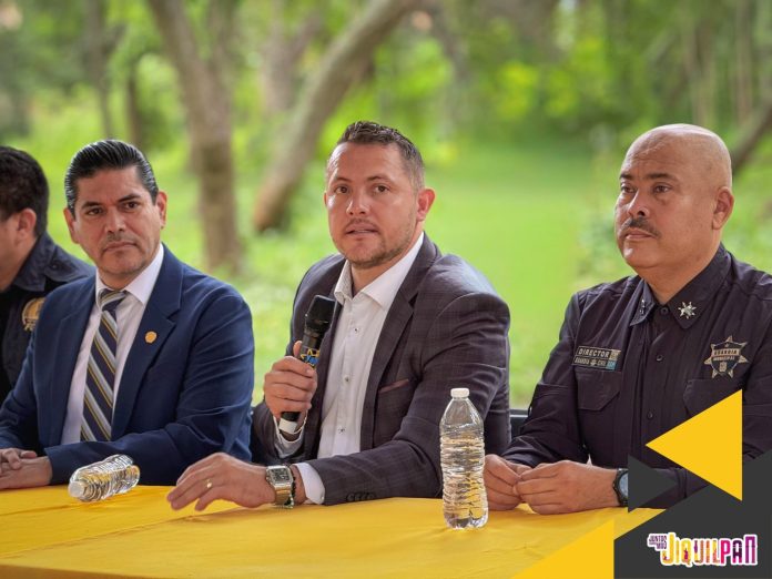 Alcalde de Jiquilpan califica de “absurda” la detención de secretario del ayuntamiento y de policías municipales Alcalde de Jiquilpan califica de “absurda” la detención de secretario del ayuntamiento y de policías municipales