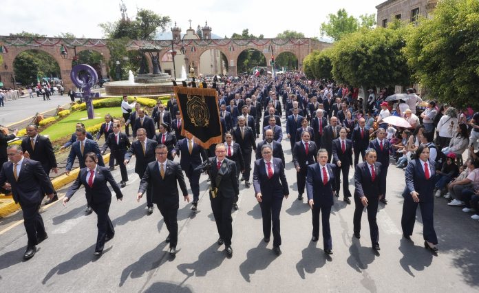 La fuerza de las y los nicolaitas se hizo presente en el desfile cívico con motivo del 215 aniversario del inicio de la Independencia de México La fuerza de las y los nicolaitas se hizo presente en el desfile cívico con motivo del 215 aniversario del inicio de la Independencia de México
