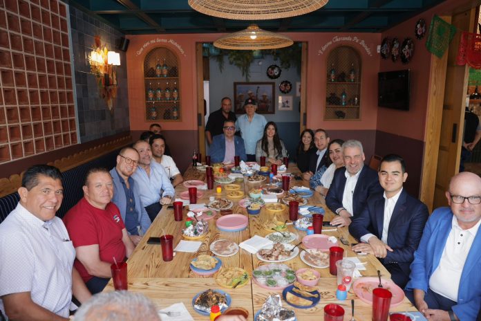 Bedolla promueve inversión a empresarios hispanos de Illinois Bedolla promueve inversión a empresarios hispanos de Illinois