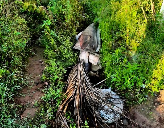 Localizan a un hombre asesinado a un costado de la carretera "libre" Uruapan-Pátzcuaro