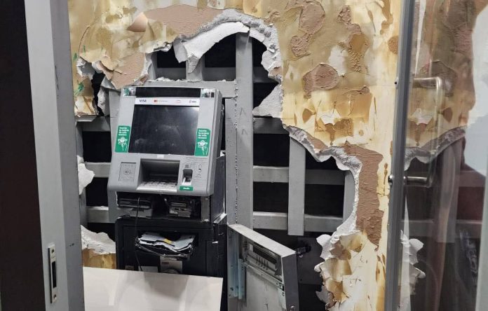 Intentan robar cajero automático en Huandacareo; sujetos huyen sin botín Intentan robar cajero automático en Huandacareo; sujetos huyen sin botín