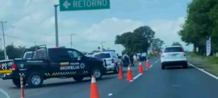 Se registra choque entre camioneta de la FGE y taxi sobre la Morelia-Pátzcuaro Se registra choque entre camioneta de la FGE y taxi sobre la Morelia-Pátzcuaro