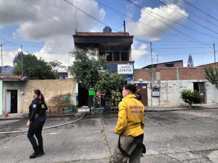 Arde casa habitación en la colonia Obrera de Morelia