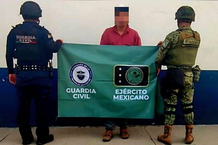 SSP y Defensa detienen a venezolano con fusil de asalto y droga en Apatzingán