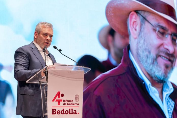 Bedolla presenta informe regional en Zamora; anuncia modernización carretera