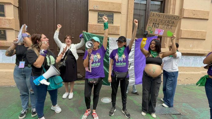Despenalización del aborto se quedó en el papel y publicidad: colectivas feministas