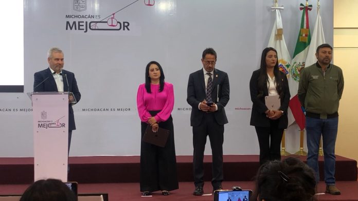 Gobernador de Michoacán se pronuncia por “cesar fulminantemente” a los jueces federales “que se pasen de lanzas” Gobernador de Michoacán se pronuncia por “cesar fulminantemente” a los jueces federales “que se pasen de lanzas”