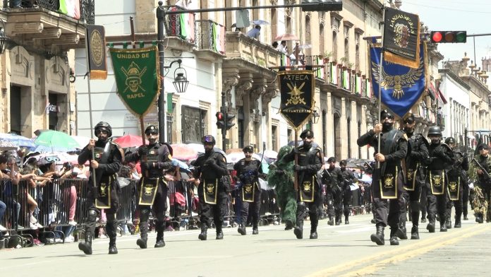 Participan cerca de 9 mil personas en desfile cívico-militar en honor a Morelos