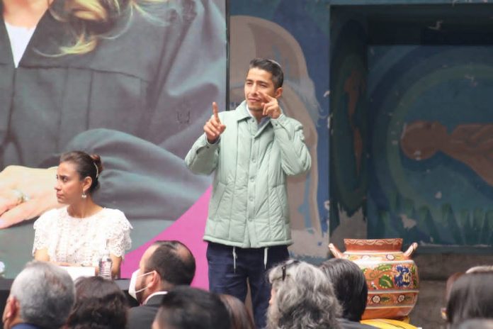 Intérpretes de lengua de señas en Michoacán demandan reconocimiento profesional y mayor formación académica