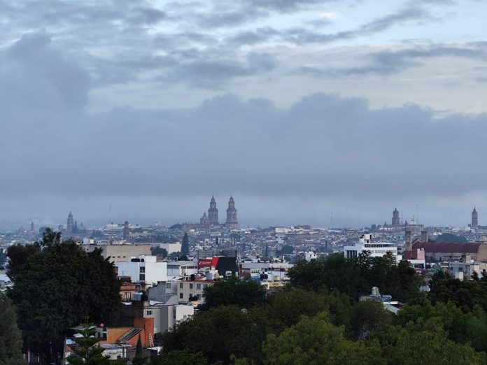 Cielo nublado y fuertes lluvias se esperan este domingo en Michoacán