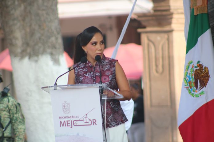 Si no escuchan a quienes vivimos aquí, todo será solo reunionitis: Fanny Arreola tras visita de Harfuch a Apatzingán