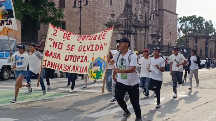 “2 de Octubre no se olvida”. Marchan en Morelia a 57 años de la masacre de Tlatelolco “2 de Octubre no se olvida”. Marchan en Morelia a 57 años de la masacre de Tlatelolco