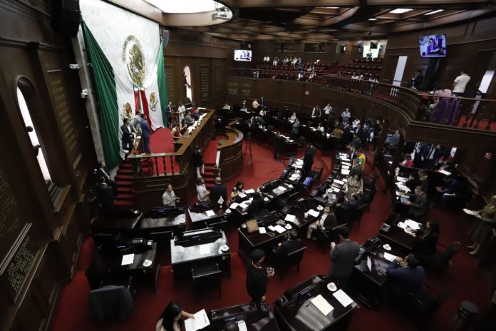 Oficializan reforma para incluir el término “Gobernadora” en la Constitución de Michoacán