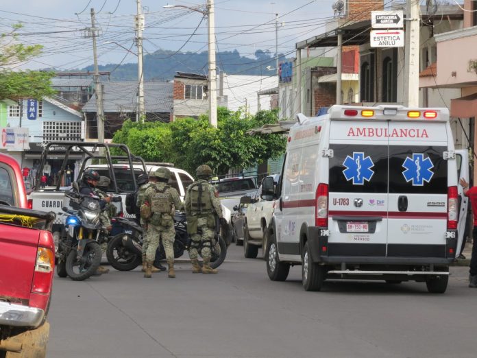 Balean a dos hombres en negocio de micheladas, al oriente de Uruapan; uno muere Balean a dos hombres en negocio de micheladas, al oriente de Uruapan; uno muere