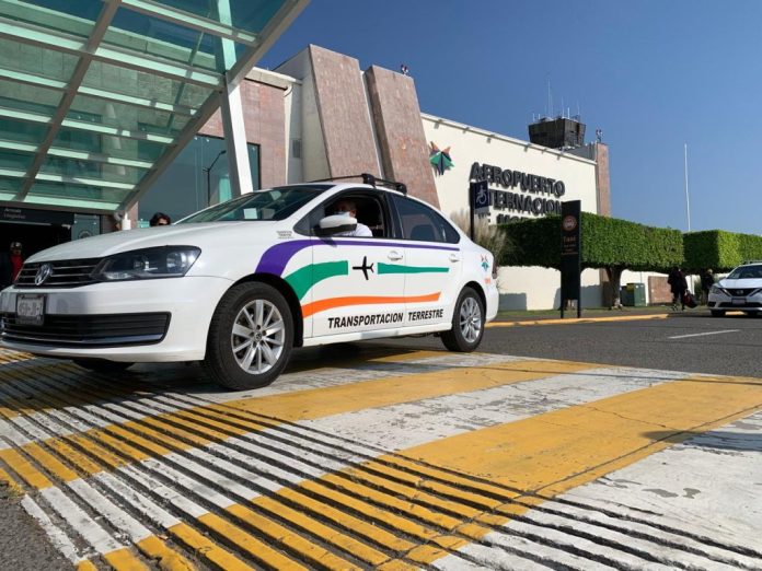 Conductores por aplicación suspenden corridas hacia el Aeropuerto de Morelia por amenazas Conductores por aplicación suspenden corridas hacia el Aeropuerto de Morelia por amenazas