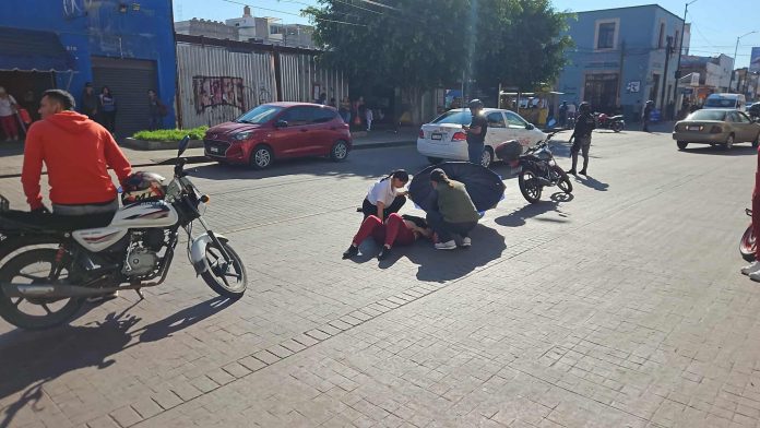 Peatona es atropellada por motociclista en la Av. Lázaro Cárdenas de Morelia Peatona es atropellada por motociclista en la Av. Lázaro Cárdenas de Morelia