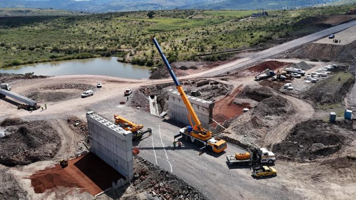 Inicia montaje de trabes en segmento 5 del segundo anillo periférico: Rogelio Zarazúa Inicia montaje de trabes en segmento 5 del segundo anillo periférico: Rogelio Zarazúa
